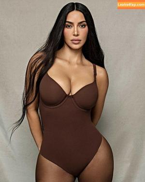 Kim Kardashian photo #3393