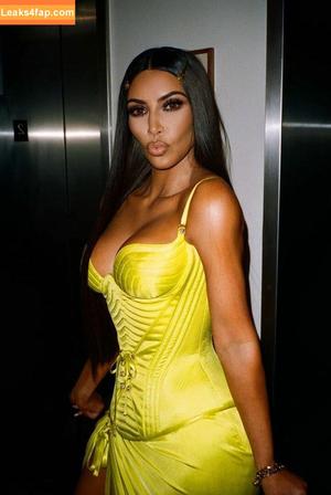 Kim Kardashian photo #3397