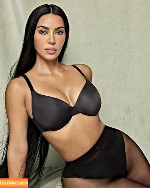Kim Kardashian photo #3406