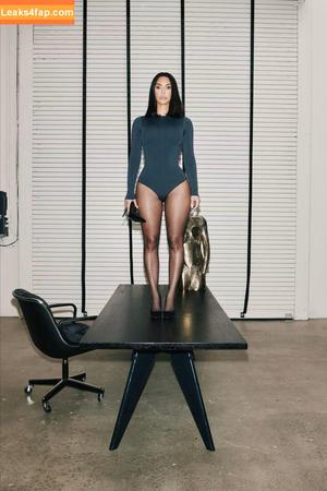 Kim Kardashian photo #3407