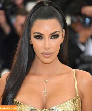 Kim Kardashian photo #3433