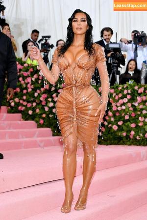 Kim Kardashian photo #3442