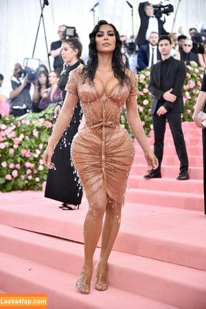 Kim Kardashian photo #3444