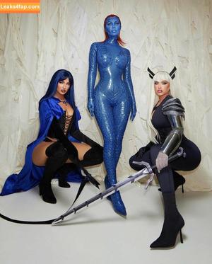 Kim Kardashian photo #3445