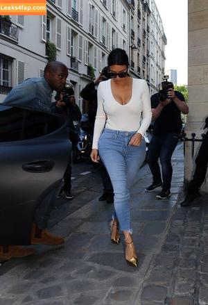 Kim Kardashian photo #3465