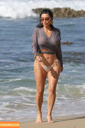 Kim Kardashian photo #3474