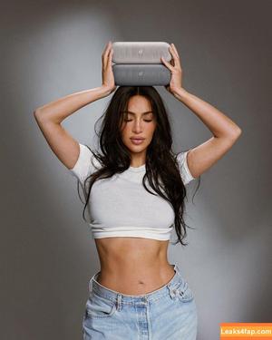 Kim Kardashian photo #3490