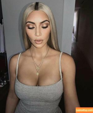 Kim Kardashian photo #3497