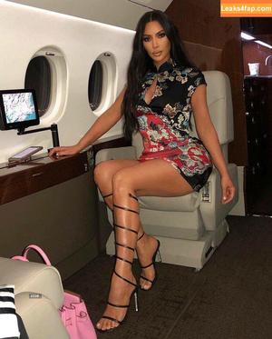 Kim Kardashian photo #3503