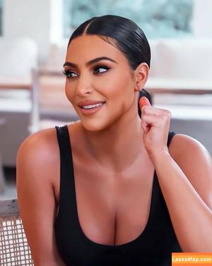 Kim Kardashian photo #3505