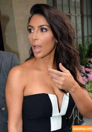 Kim Kardashian photo #3510