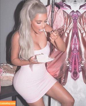 Kim Kardashian photo #3513