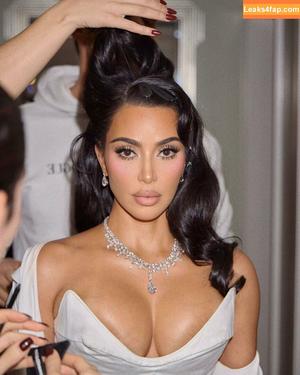 Kim Kardashian photo #3535