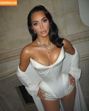 Kim Kardashian photo #3539
