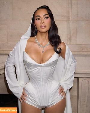 Kim Kardashian photo #3541