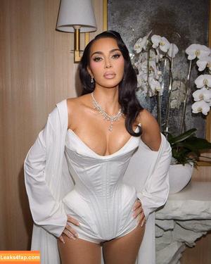 Kim Kardashian photo #3542