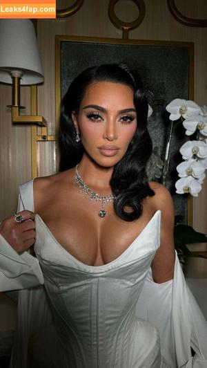 Kim Kardashian photo #3545