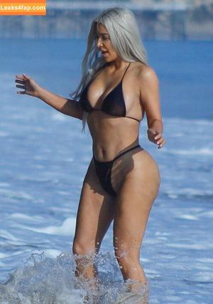 Kim Kardashian photo #3546