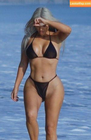 Kim Kardashian photo #3549