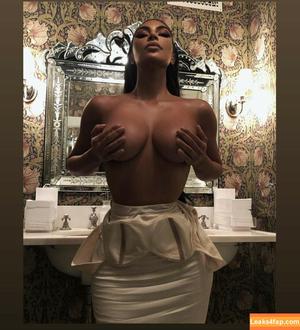 Kim Kardashian photo #3553