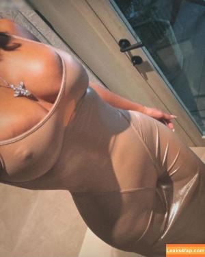 Kim Kardashian photo #3568