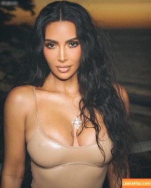 Kim Kardashian photo #3569