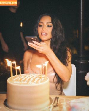 Kim Kardashian photo #3570