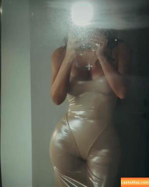 Kim Kardashian photo #3573