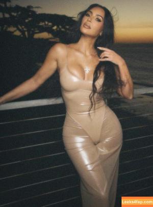 Kim Kardashian photo #3580