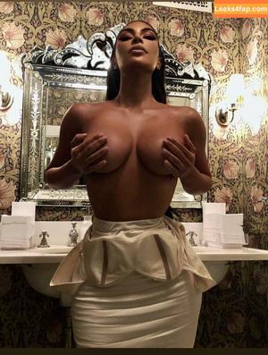 Kim Kardashian photo #3583