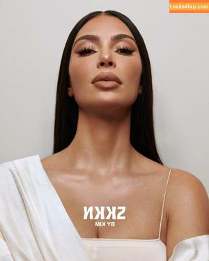 Kim Kardashian photo #3612