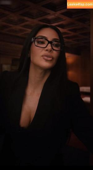 Kim Kardashian photo #3614