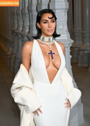 Kim Kardashian photo #3642