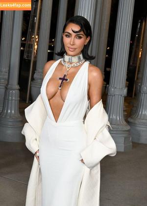 Kim Kardashian photo #3646