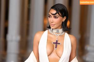 Kim Kardashian photo #3656