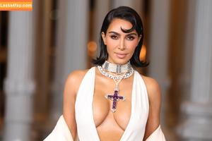 Kim Kardashian photo #3657