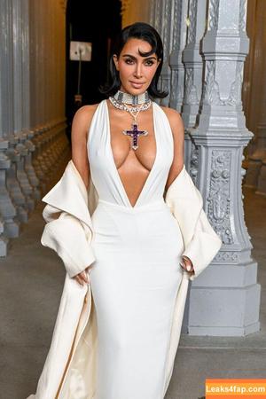 Kim Kardashian photo #3660