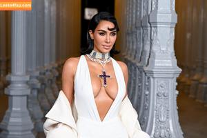 Kim Kardashian photo #3667