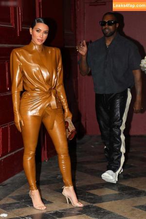 Kim Kardashian photo #3675