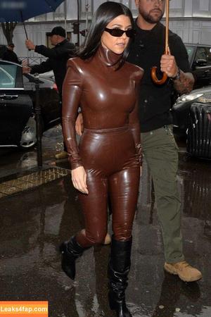 Kim Kardashian photo #3680