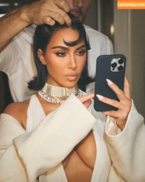 Kim Kardashian photo #3693