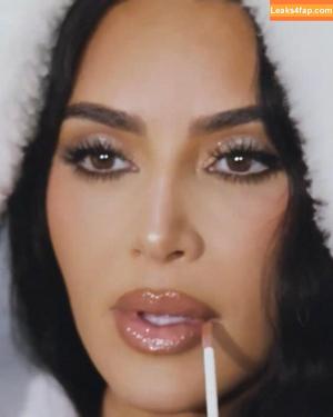 Kim Kardashian photo #3702