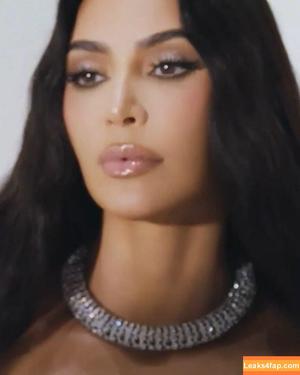 Kim Kardashian photo #3703