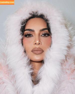 Kim Kardashian photo #3705
