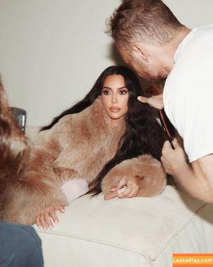 Kim Kardashian photo #3734