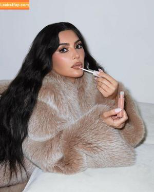 Kim Kardashian photo #3737