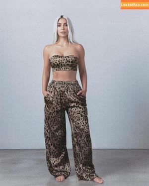 Kim Kardashian photo #3774