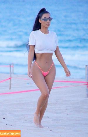 Kim Kardashian photo #3898