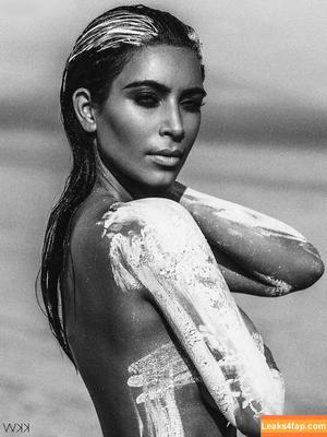 Kim Kardashian photo #3950