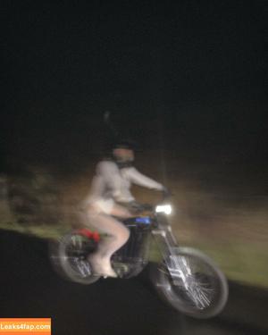 Kim Kardashian photo #3953